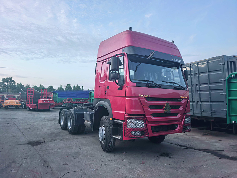 سحّان ثقيل هووو بقدرة 371 حصان من الشركة الصينية للشاحنات الثقيلة